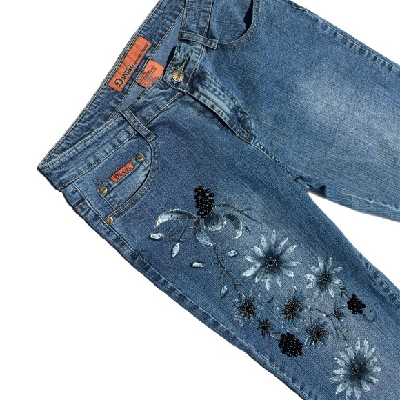 The cutest vintage Embellished Jeans with flowers and berries bead detailing - Picture 3 of 7